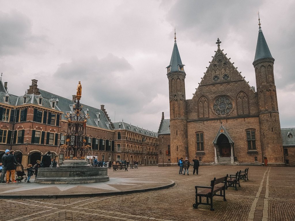 imagem do Binnenhof em Haia.