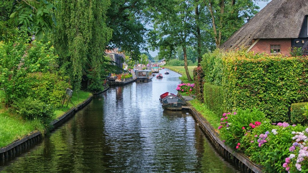 3 Razões para Visitar Giethoorn na Holanda | Rota Amsterdam