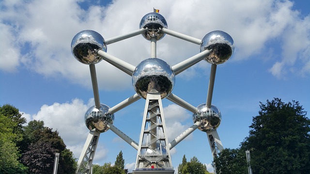 imagem de atomium atração turística famosa em Bruxelas.
