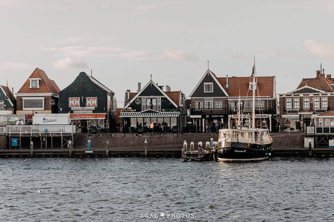 Imagem de barco que veremos durante nosso passeio a Zaanse Schans, Volendam e Marken