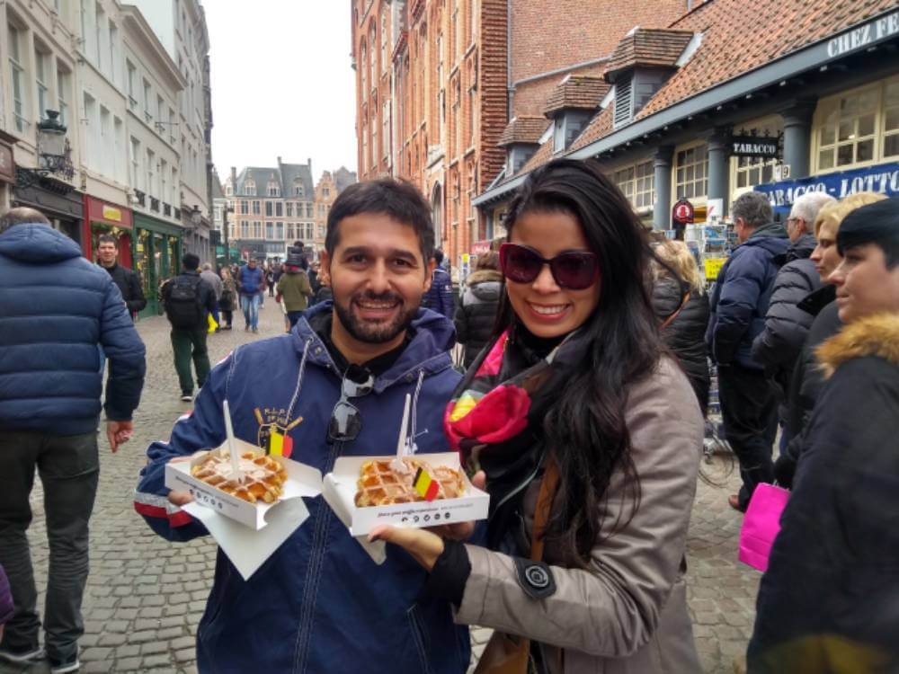 Imagem de turistas brasileiros em Bruges