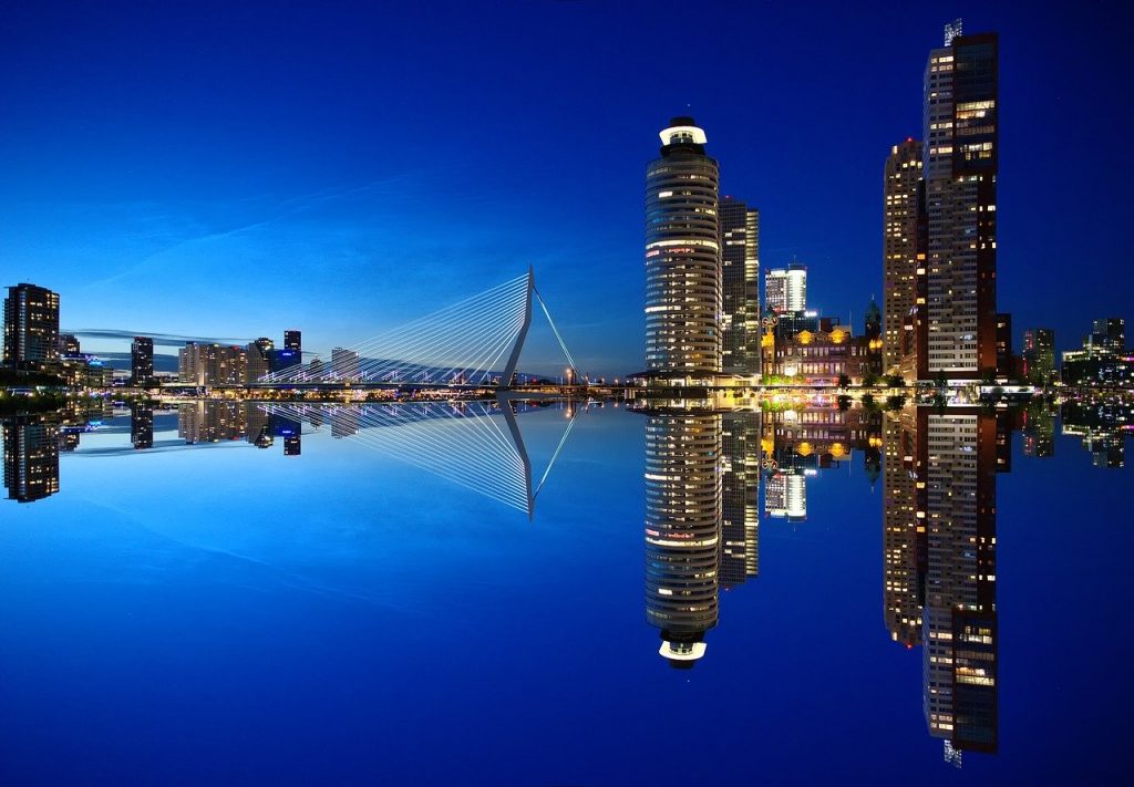 Imagem de Panorama Noturna de Rotterdam
