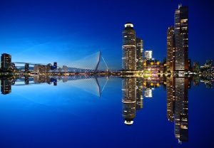 Imagem de Panorama Noturna de Rotterdam